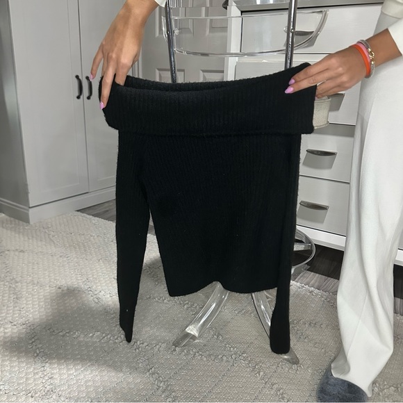 H&M Black Off-Shoulder Sweater - Picture 1 of 3